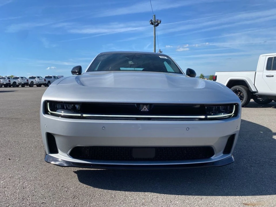 2024 Dodge Charger 8th Gen - Image 8 of 12