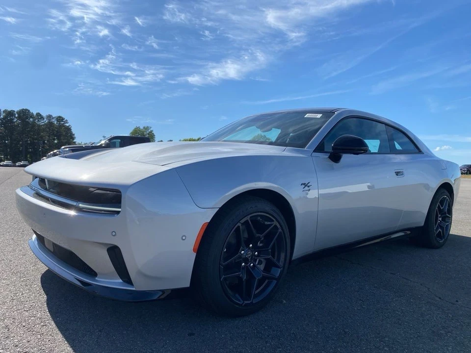 2024 Dodge Charger 8th Gen - Image 2 of 12