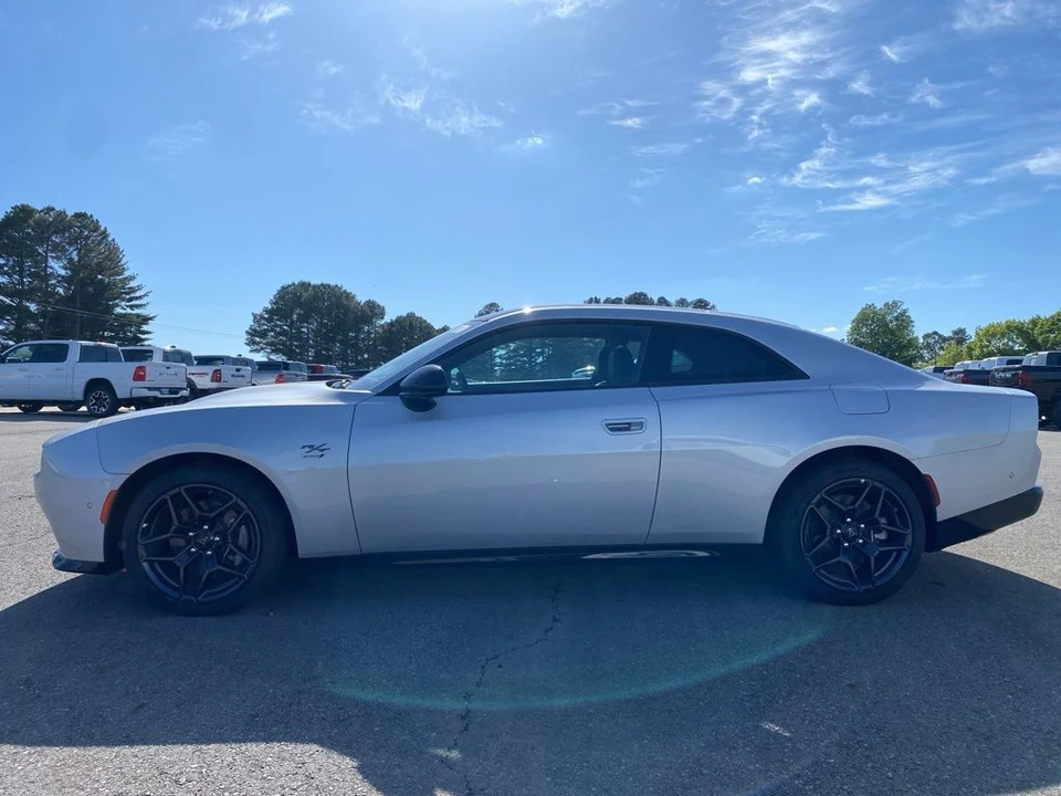 2024 Dodge Charger 8th Gen - Image 5 of 12