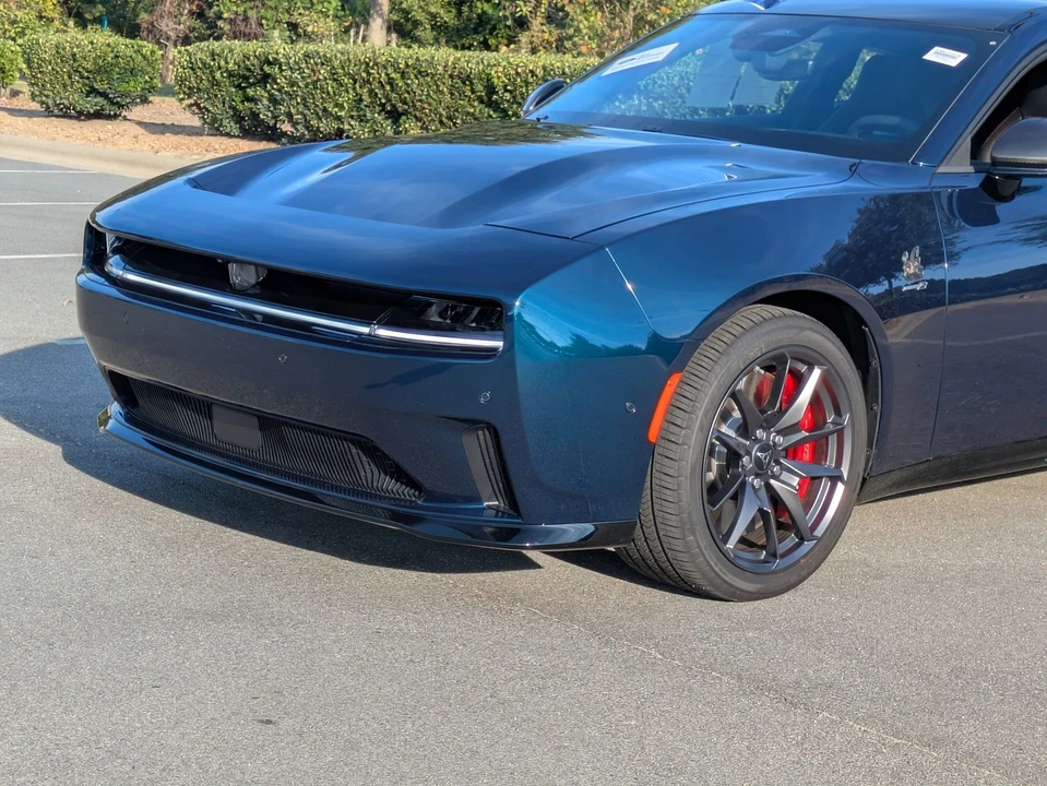 2024 Dodge Charger 8th Gen - Image 10 of 12