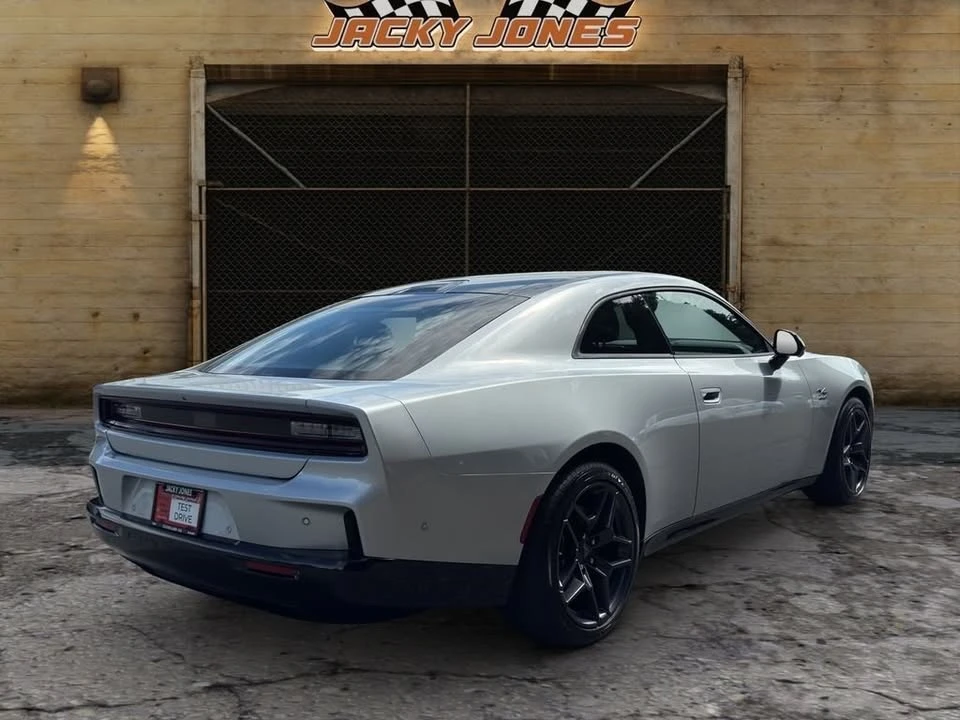 2024 Dodge Charger Daytona 8th Gen - Image 10 of 20