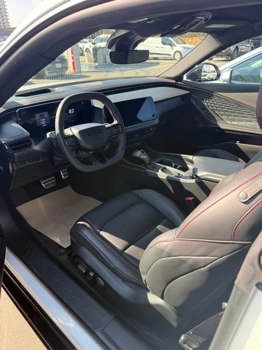 2024 Dodge Charger 8th Gen - Image 8 of 11