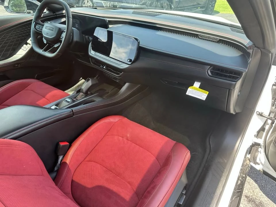 2024 Dodge Charger 8th Gen - Image 9 of 16