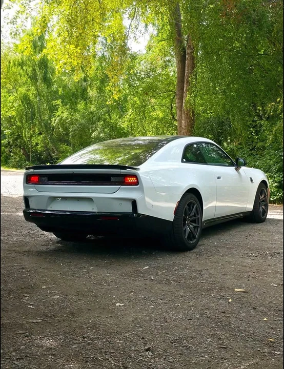 2024 Dodge Charger 8th Gen - Image 6 of 9