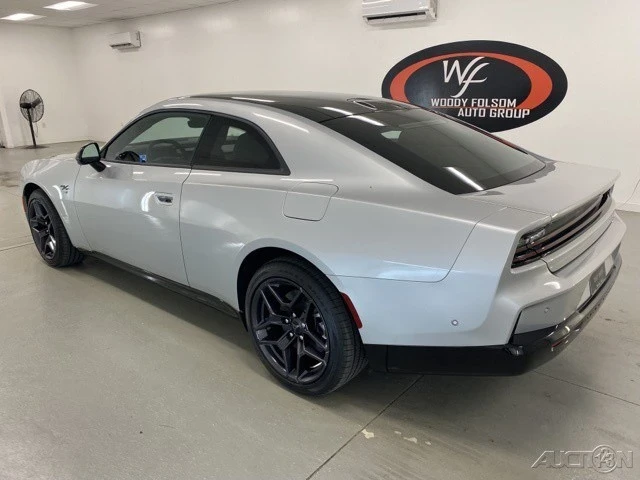 2024 Dodge Charger 8th Gen - Image 9 of 12