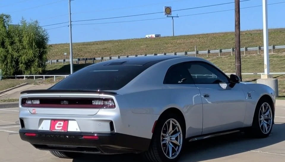2024 Dodge Charger 8th Gen - Image 9 of 20
