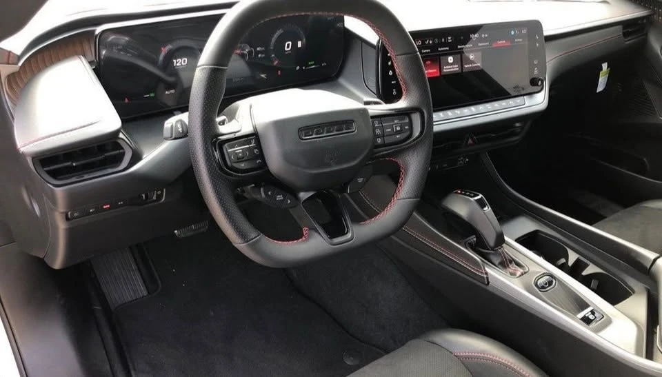 2024 Dodge Charger 8th Gen - Image 15 of 20
