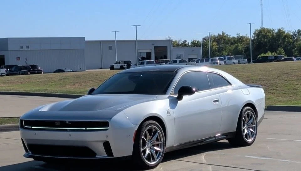 2024 Dodge Charger 8th Gen - Image 3 of 20