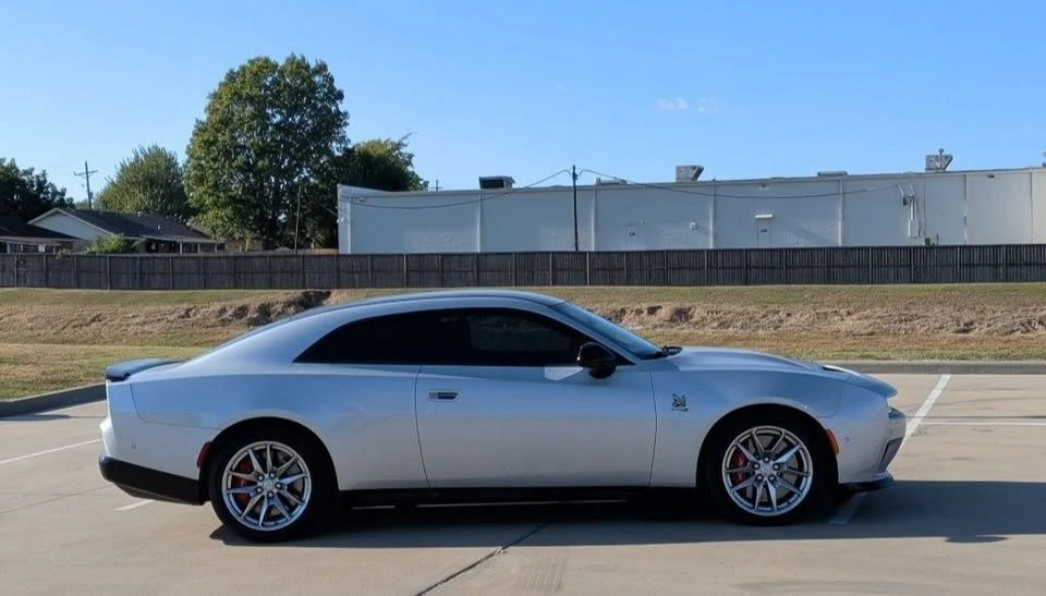2024 Dodge Charger 8th Gen - Image 10 of 20