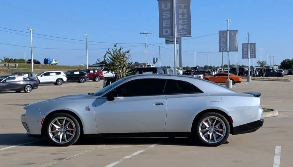 2024 Dodge Charger 8th Gen - Image 6 of 20
