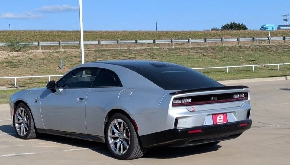 2024 Dodge Charger 8th Gen - Image 7 of 20