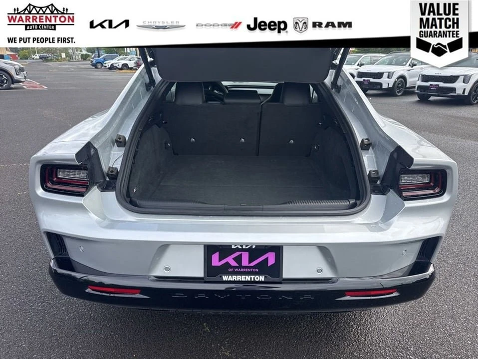 2024 Dodge Charger 8th Gen - Image 8 of 10