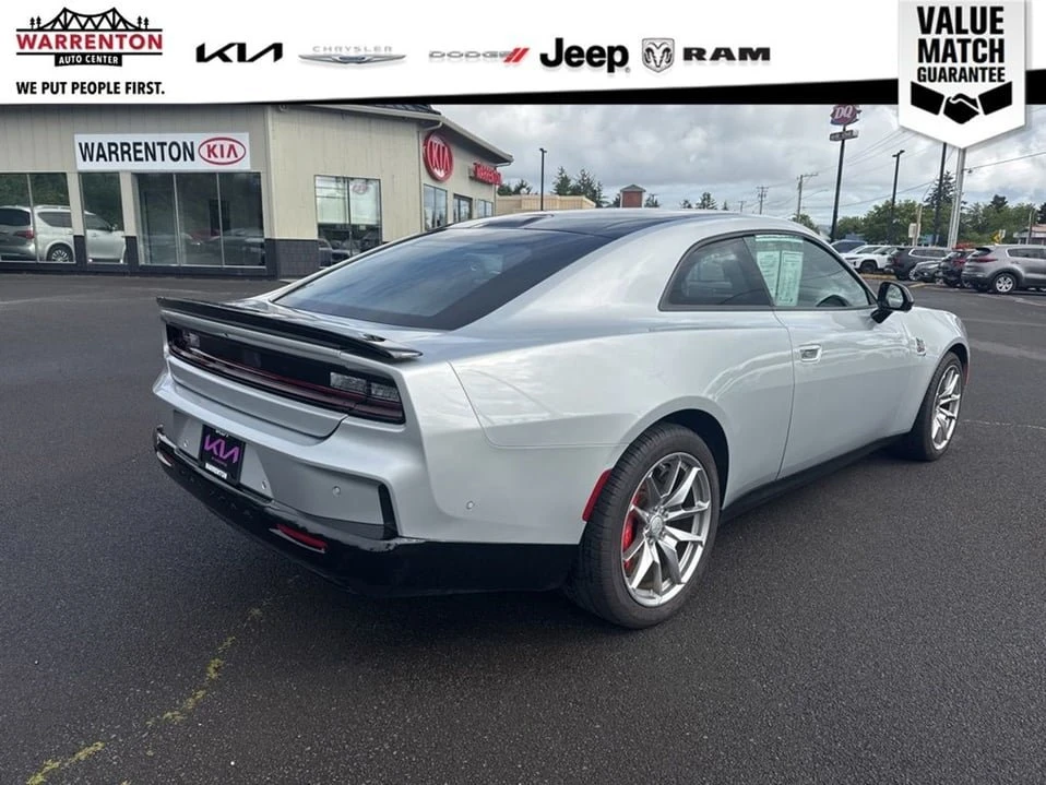 2024 Dodge Charger 8th Gen - Image 6 of 10