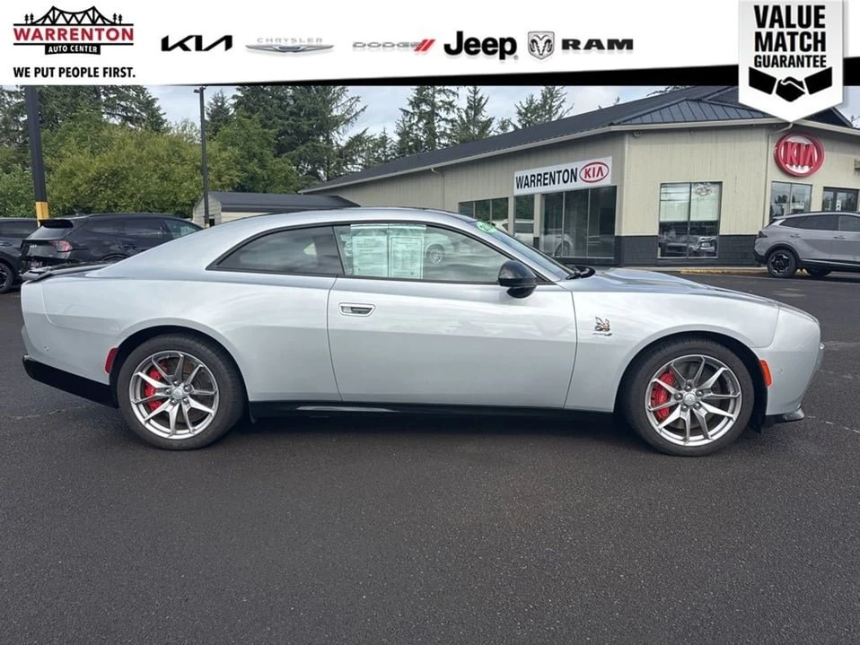 2024 Dodge Charger 8th Gen - Image 5 of 10