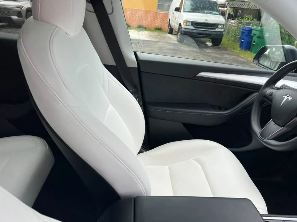 2024 Dodge Charger 8th Gen - Image 8 of 10