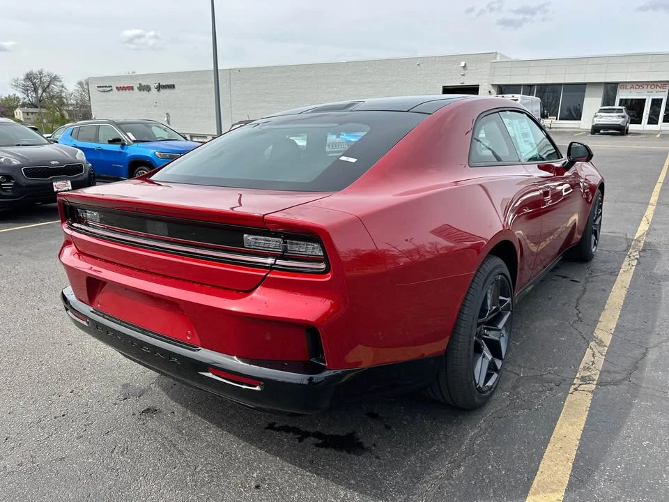 2024 Dodge Charger 8th Gen - Image 6 of 10