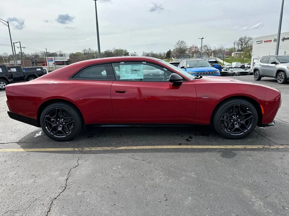 2024 Dodge Charger 8th Gen - Image 5 of 10