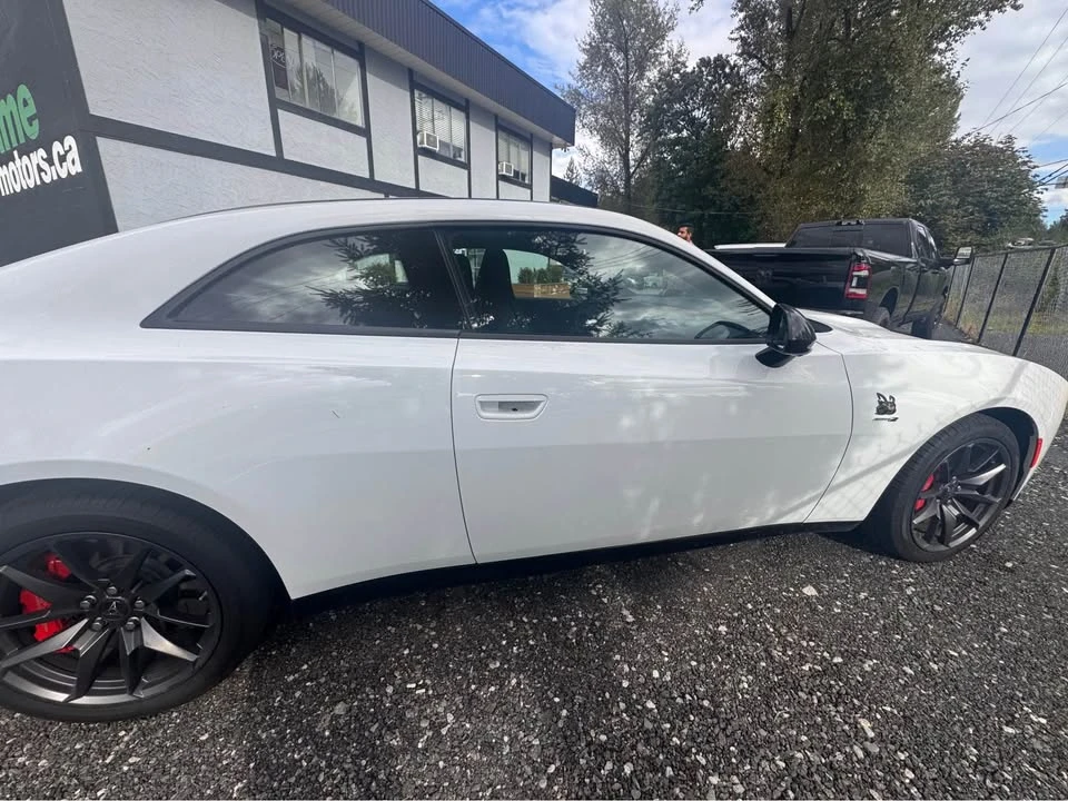 2024 Dodge Charger 8th Gen - Image 7 of 10
