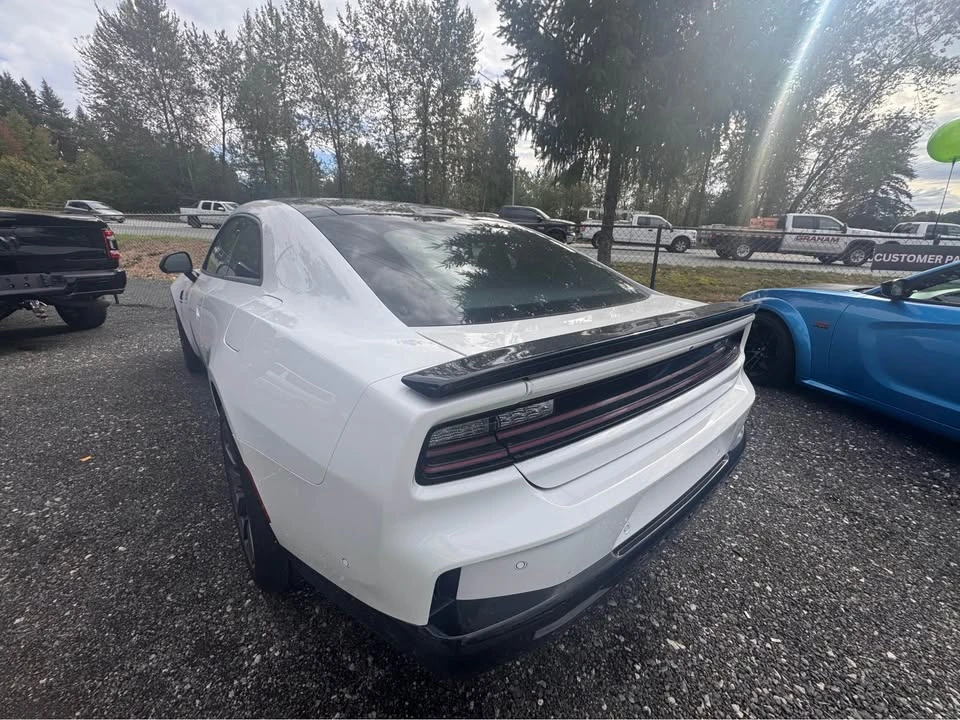 2024 Dodge Charger 8th Gen - Image 4 of 10