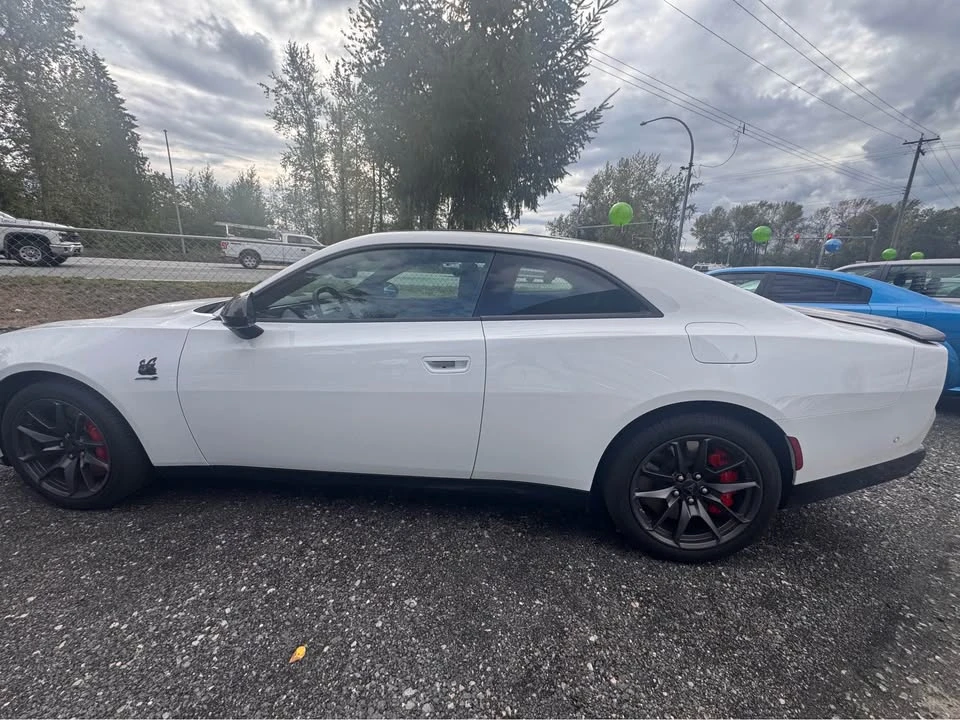 2024 Dodge Charger 8th Gen - Image 2 of 10