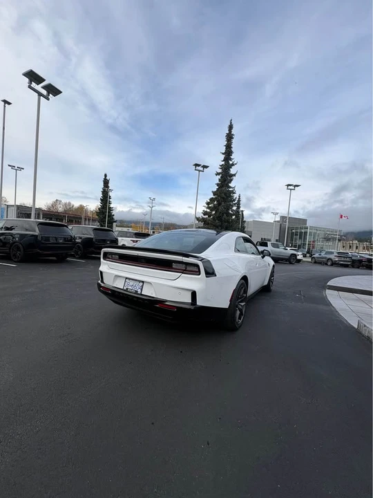 2024 Dodge Charger 8th Gen - Image 5 of 13