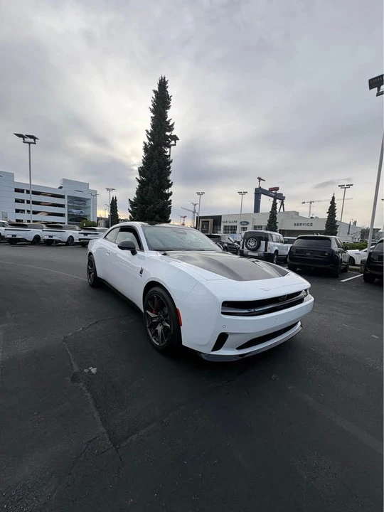 2024 Dodge Charger 8th Gen - Image 3 of 13