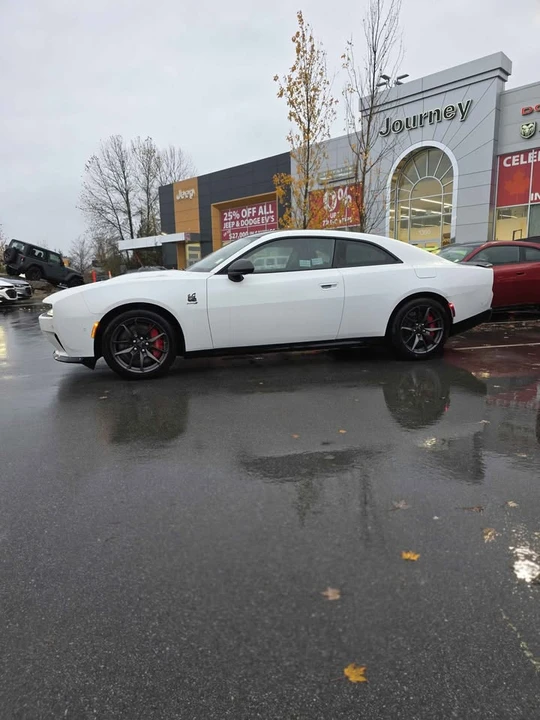 2024 Dodge Charger 8th Gen - Image 6 of 14