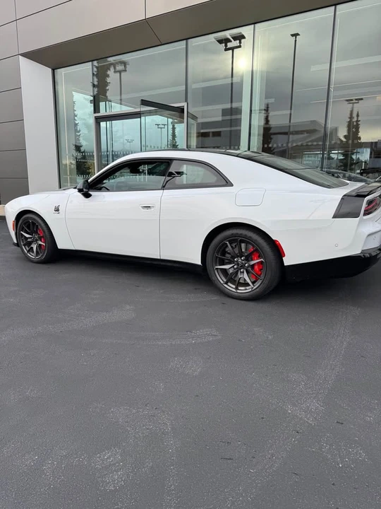 2024 Dodge Charger 8th Gen - Image 6 of 14