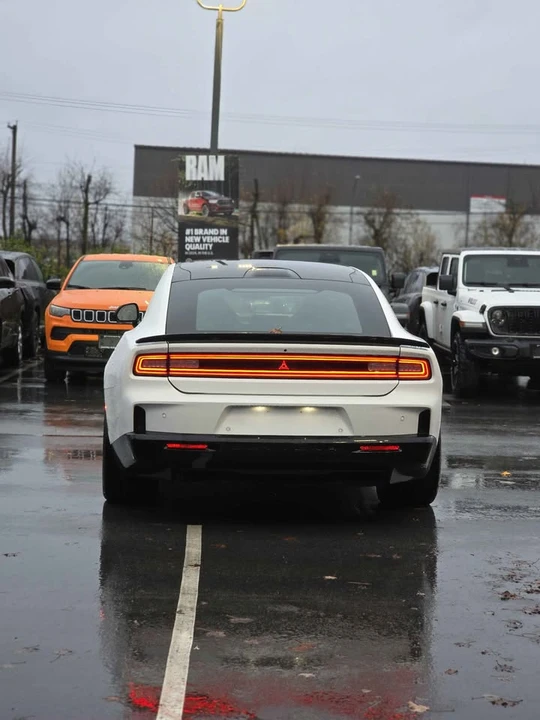2024 Dodge Charger 8th Gen - Image 7 of 14