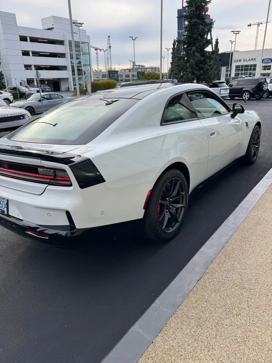 2024 Dodge Charger 8th Gen - Image 8 of 14