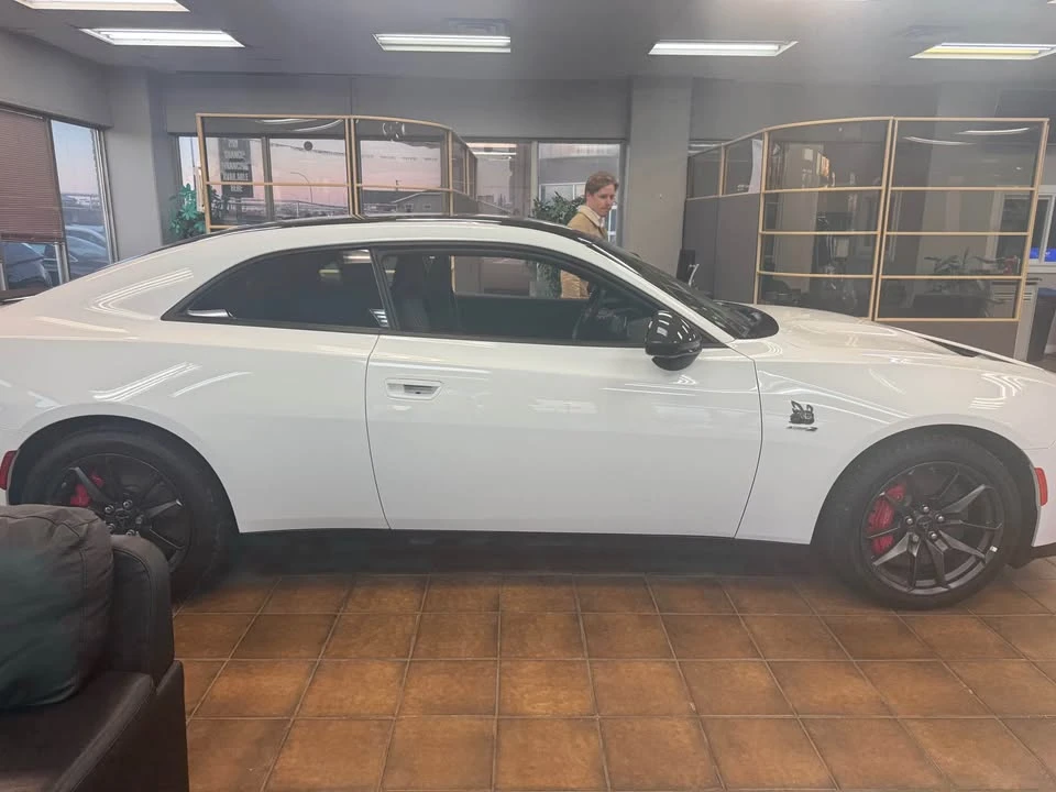 2024 Dodge Charger 8th Gen - Image 7 of 14