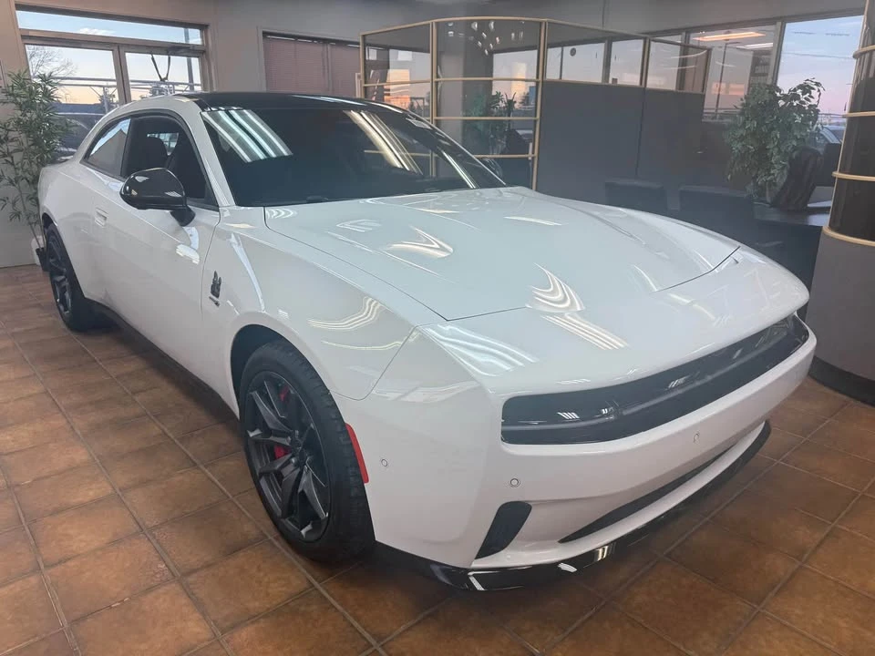 2024 Dodge Charger 8th Gen - Image 9 of 14