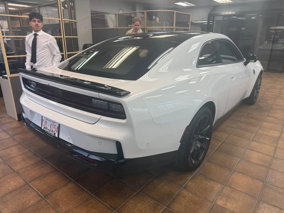 2024 Dodge Charger 8th Gen - Image 5 of 14