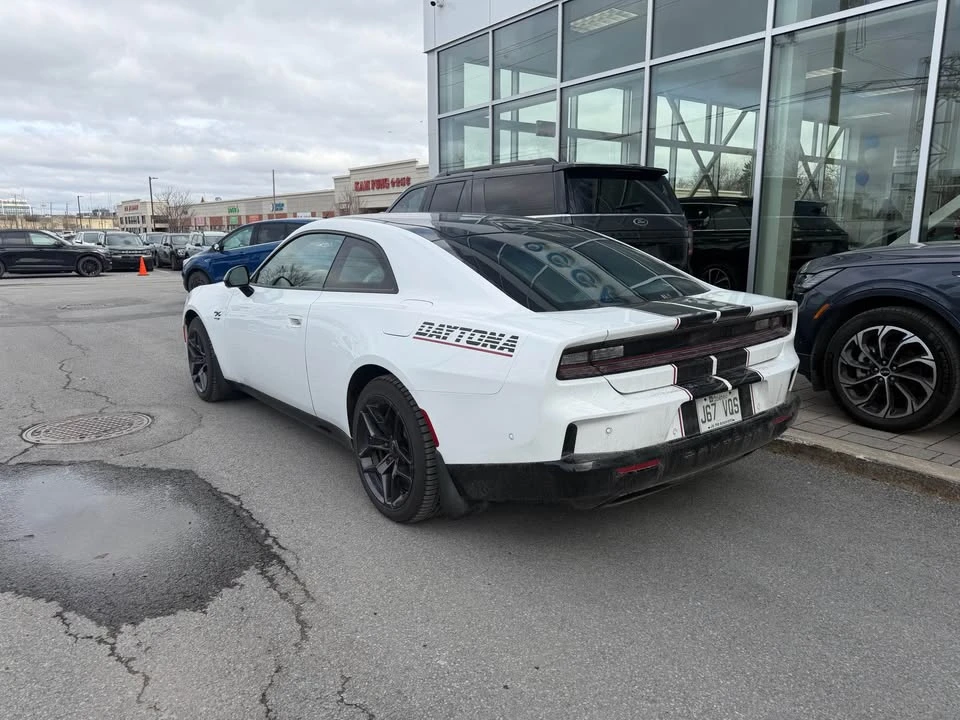 2024 Dodge Charger 8th Gen - Image 4 of 10