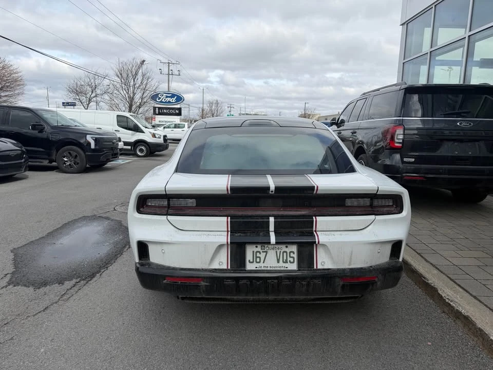 2024 Dodge Charger 8th Gen - Image 6 of 10