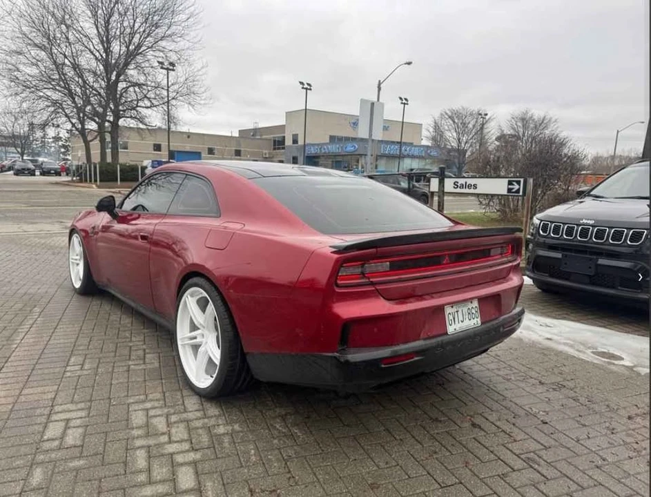 2024 Dodge Charger 8th Gen - Image 6 of 12