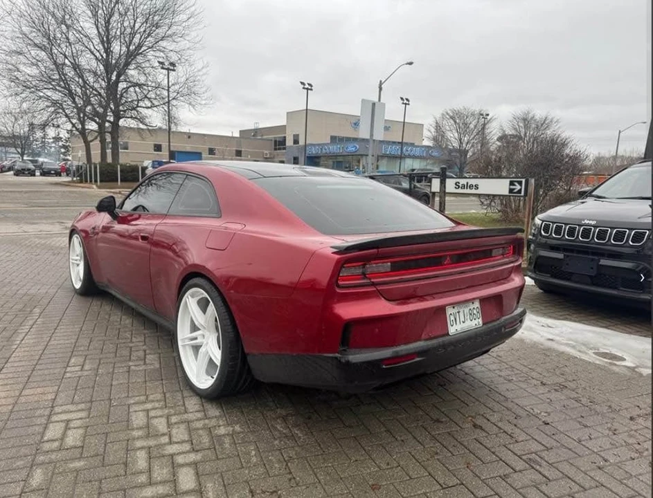 2024 Dodge Charger 8th Gen - Image 6 of 12