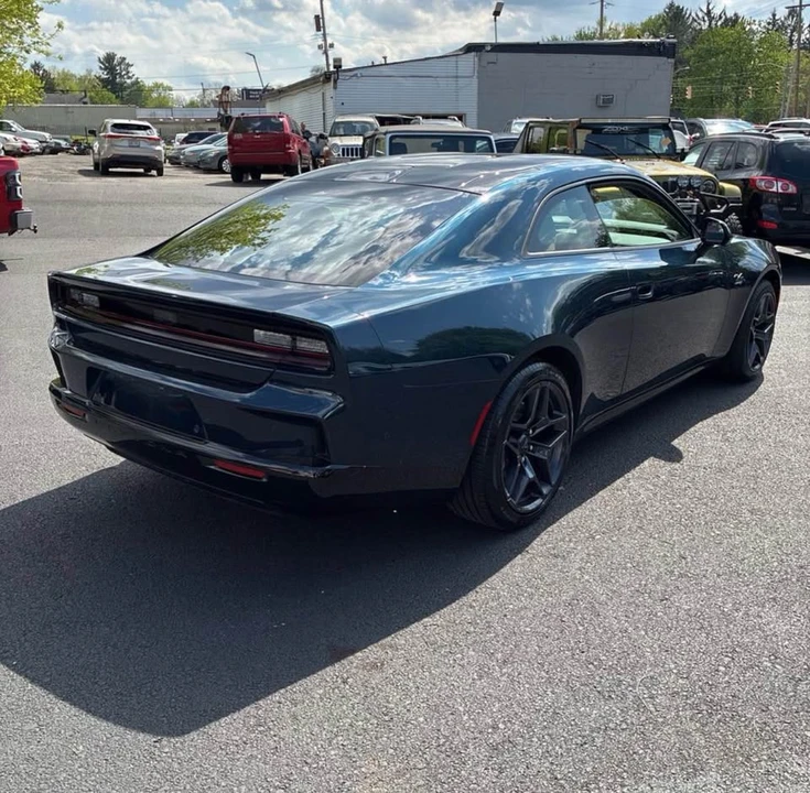 2024 Dodge Charger 8th Gen - Image 3 of 19