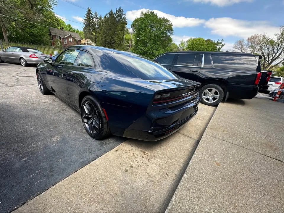 2024 Dodge Charger 8th Gen - Image 9 of 19