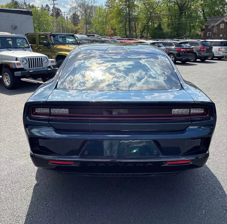 2024 Dodge Charger 8th Gen - Image 4 of 19