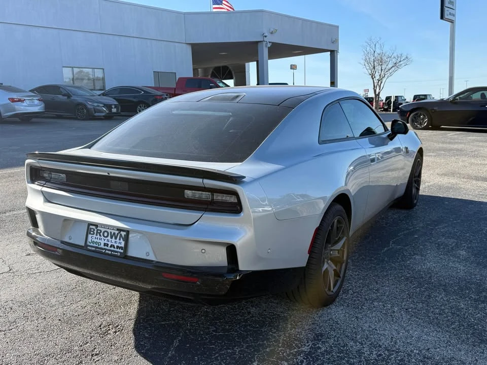 2024 Dodge Charger 8th Gen - Image 5 of 16