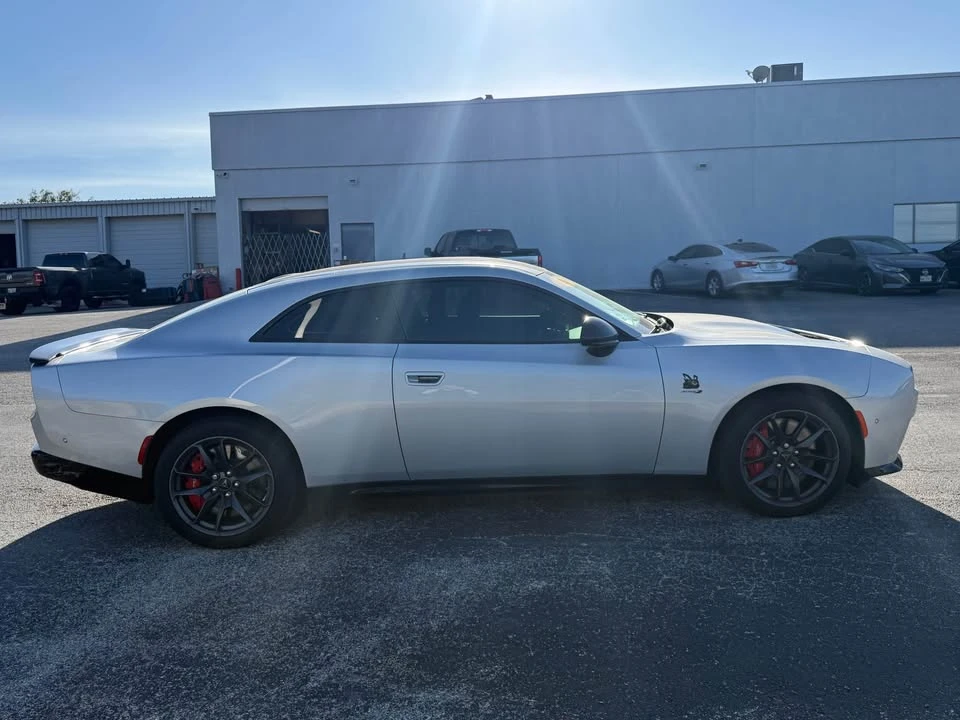 2024 Dodge Charger 8th Gen - Image 6 of 16