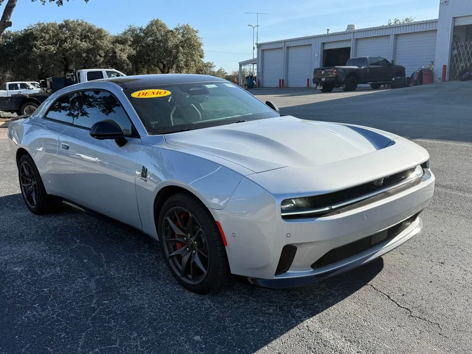 2024 Dodge Charger 8th Gen - Image 7 of 16
