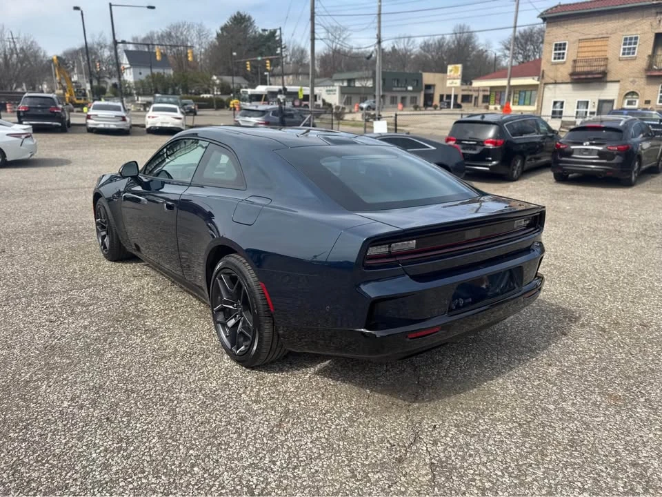 2024 Dodge Charger 8th Gen - Image 7 of 10