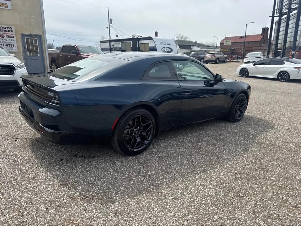 2024 Dodge Charger 8th Gen - Image 5 of 10
