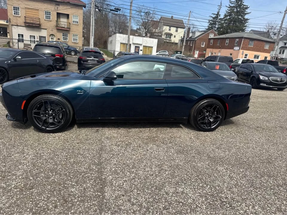 2024 Dodge Charger 8th Gen - Image 8 of 10