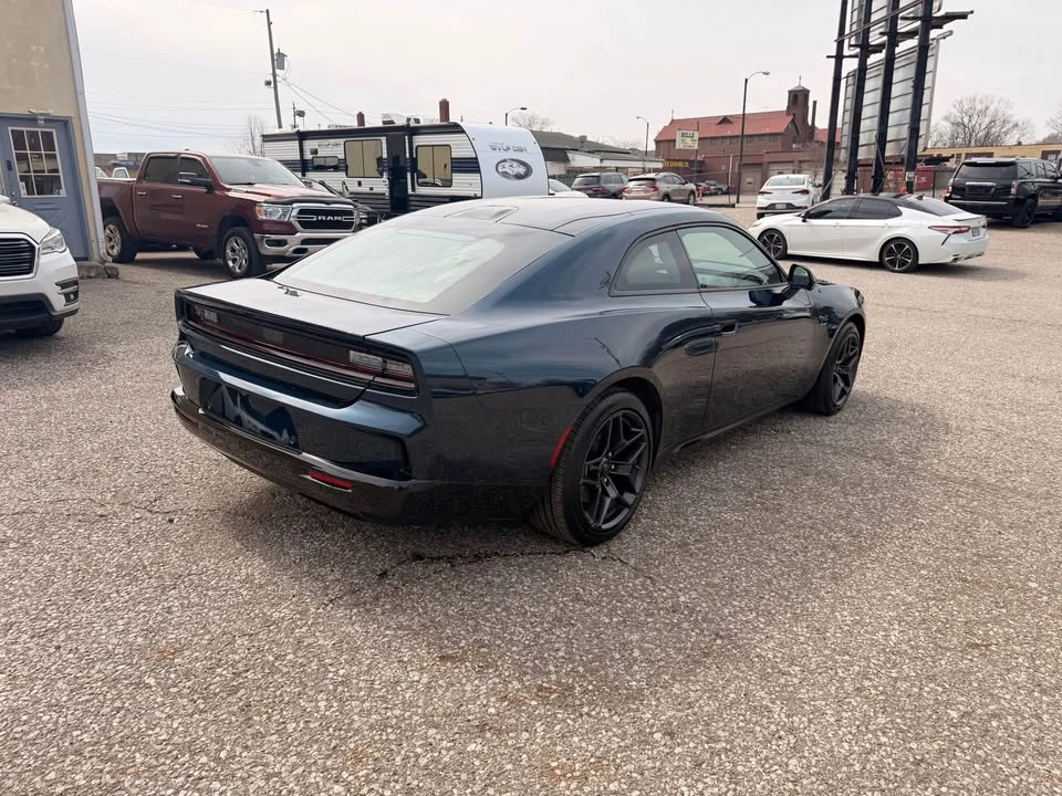 2024 Dodge Charger 8th Gen - Image 5 of 10