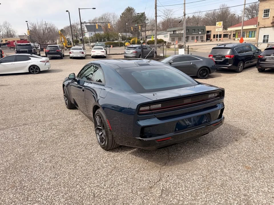 2024 Dodge Charger 8th Gen - Image 7 of 10
