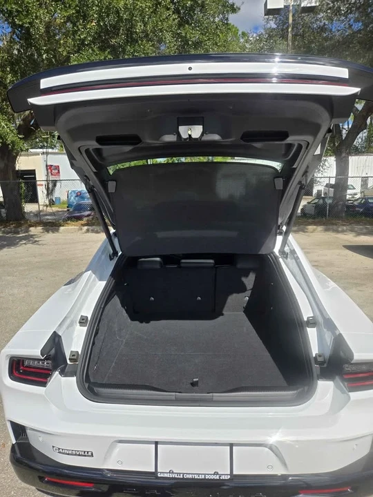 2024 Dodge Charger 8th Gen - Image 6 of 20