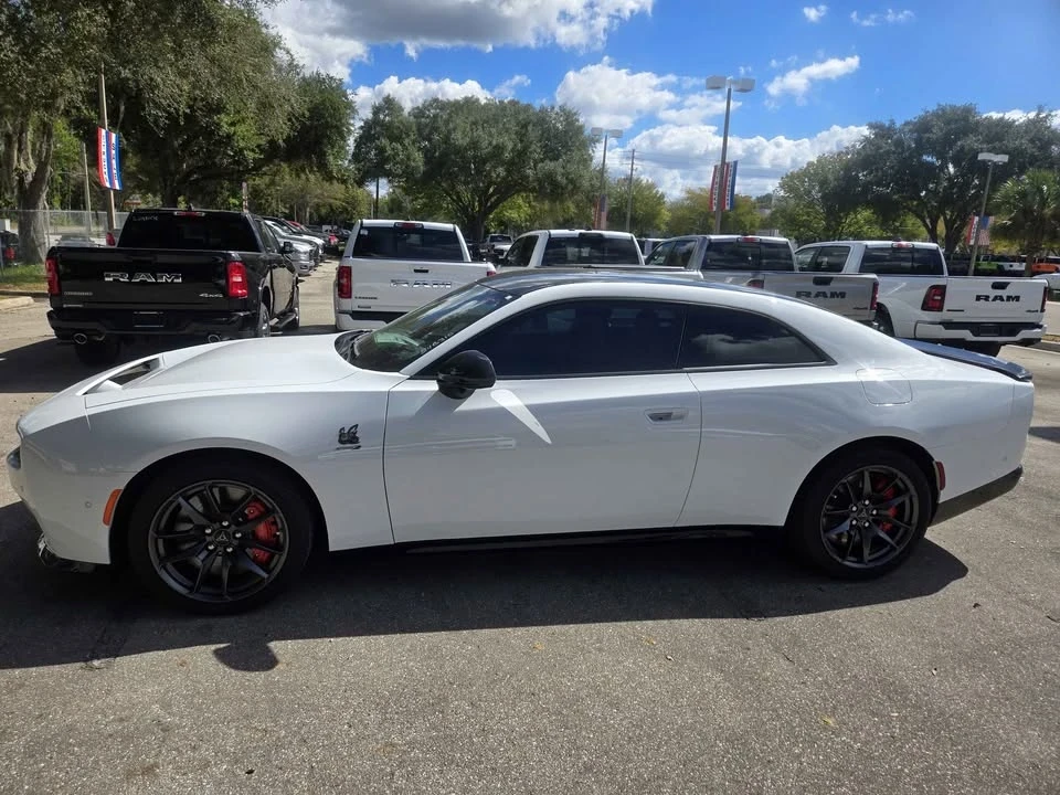2024 Dodge Charger 8th Gen - Image 3 of 20